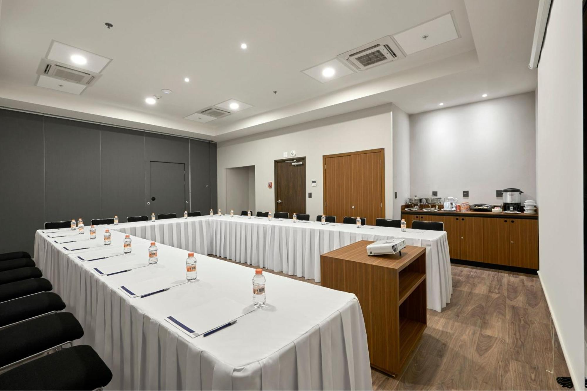 City Express Suites By Marriott Silao Aeropuerto Eksteriør bilde