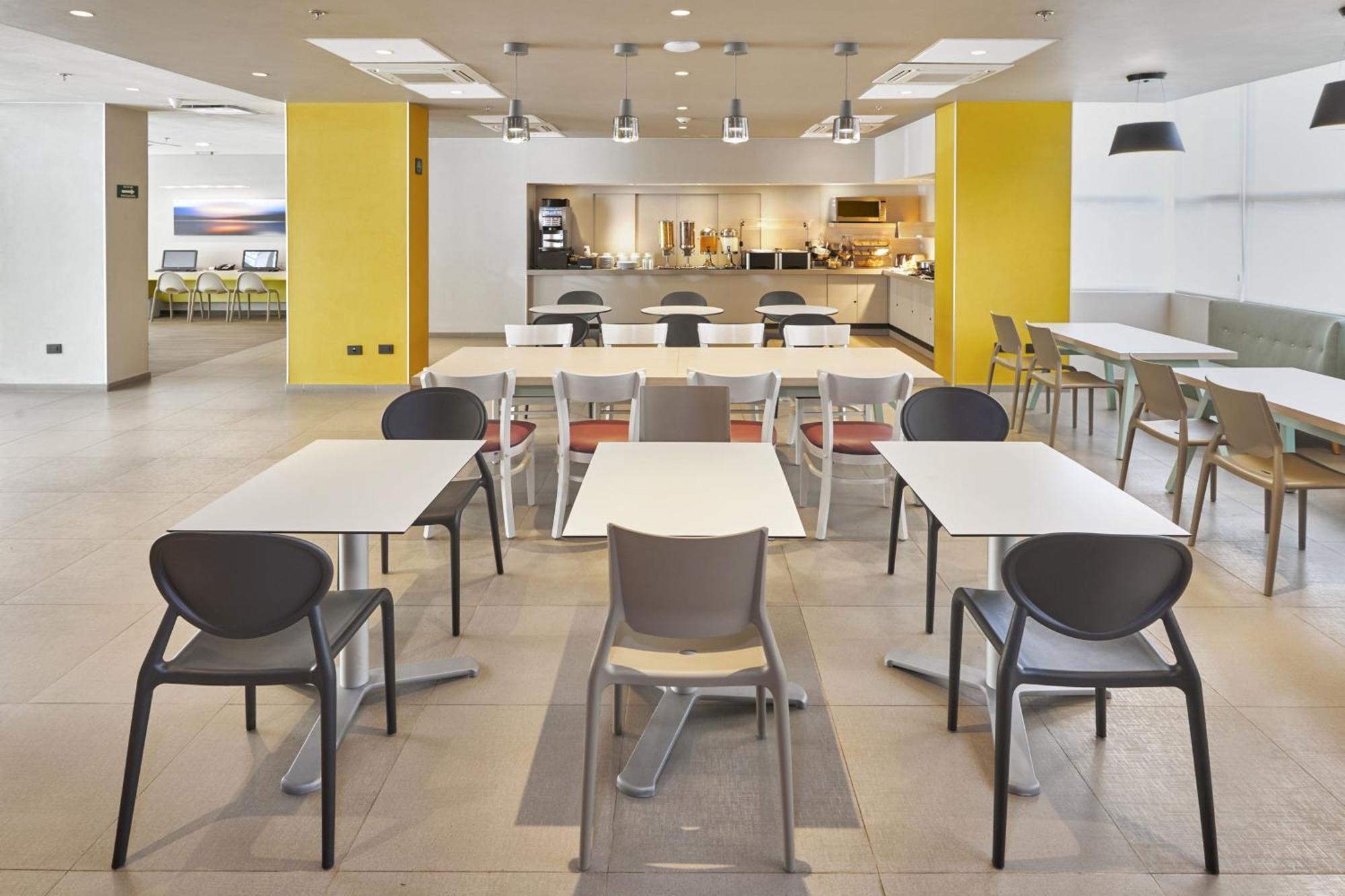 City Express Suites By Marriott Silao Aeropuerto Eksteriør bilde